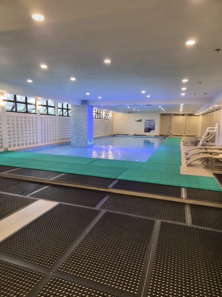 세부 어학원 PILA 실내 수영장