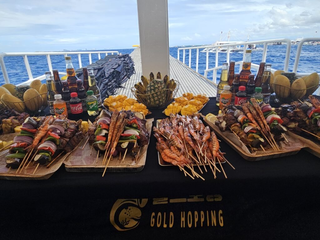 세부 호핑투어 골드호핑 선상 BBQ 새우 고기와 신라면