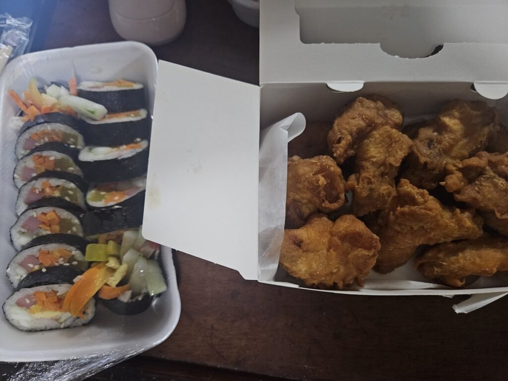 세부 조선치킨 후라이드 윙과 김밥