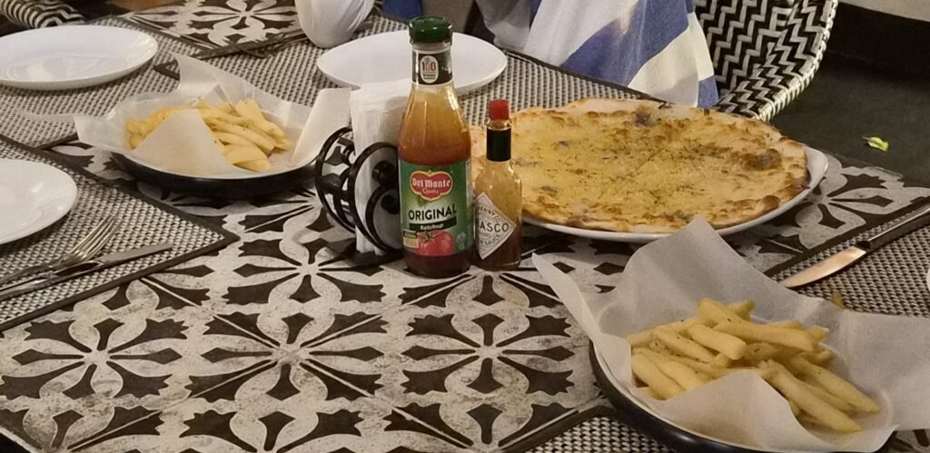 몬테벨로 빌라 호텔 식당 라 테라자 피자 프렌치프라이